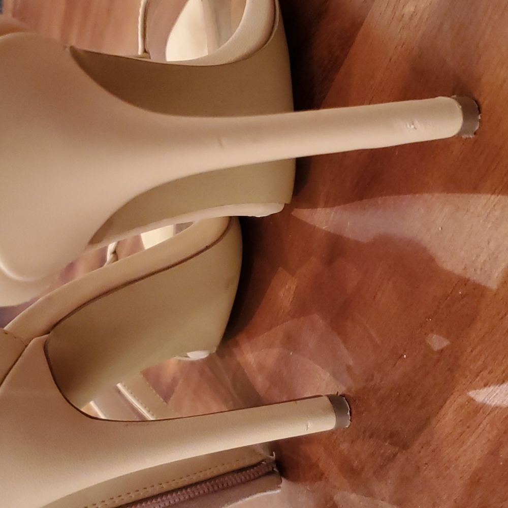 Shoes - Picture 4 of 5
